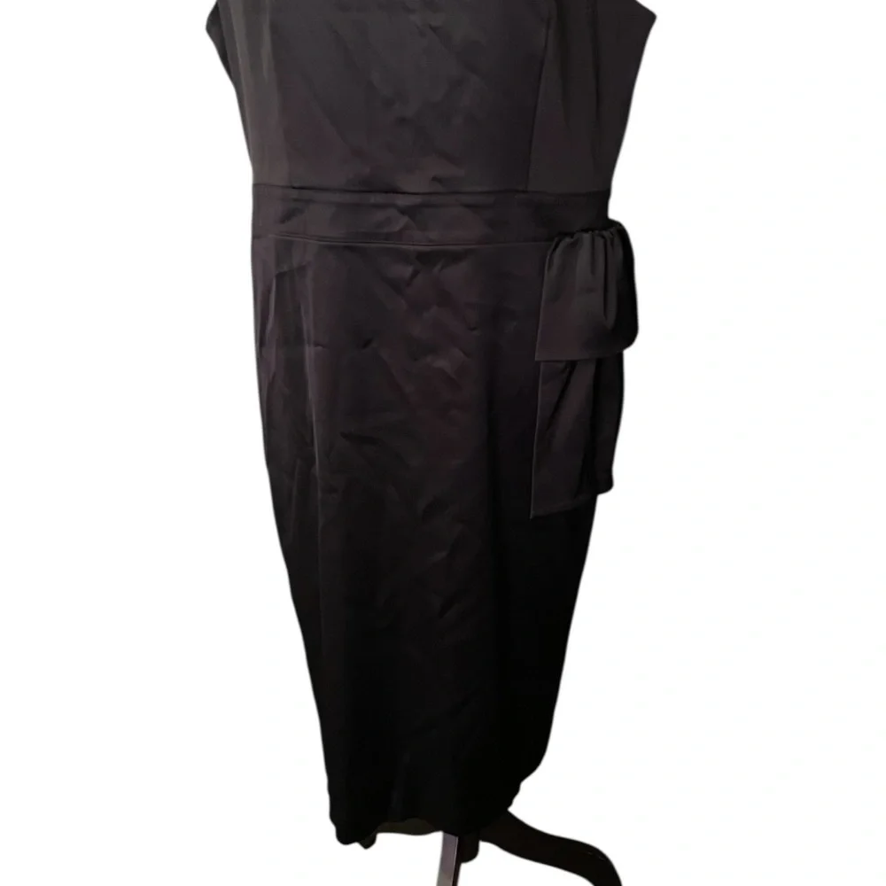 St. John Classic Black‎ Midi Dress - Picture 2 of 10